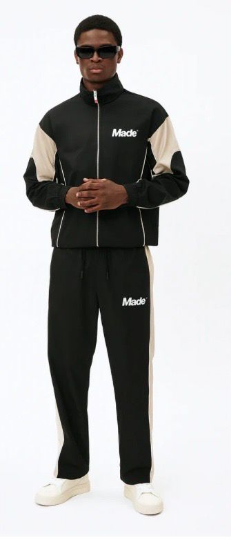 TUTA COMPLETA
MADE FROM NOTHING