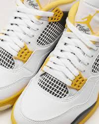 NIKE AIR JORDAN 4 RETRO 
AQ9129/101