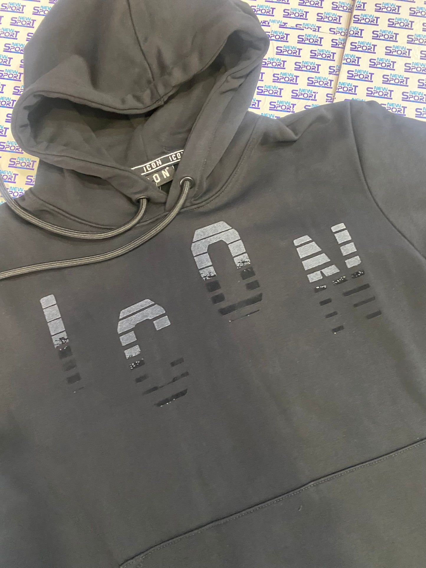FELPA CON CAPPUCCIO CON LOGO EFFETTO ICON