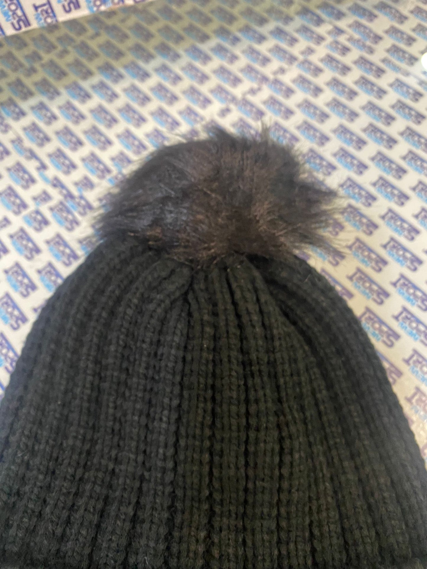 CAPPELLINO CON PON PON E PATCH ICON