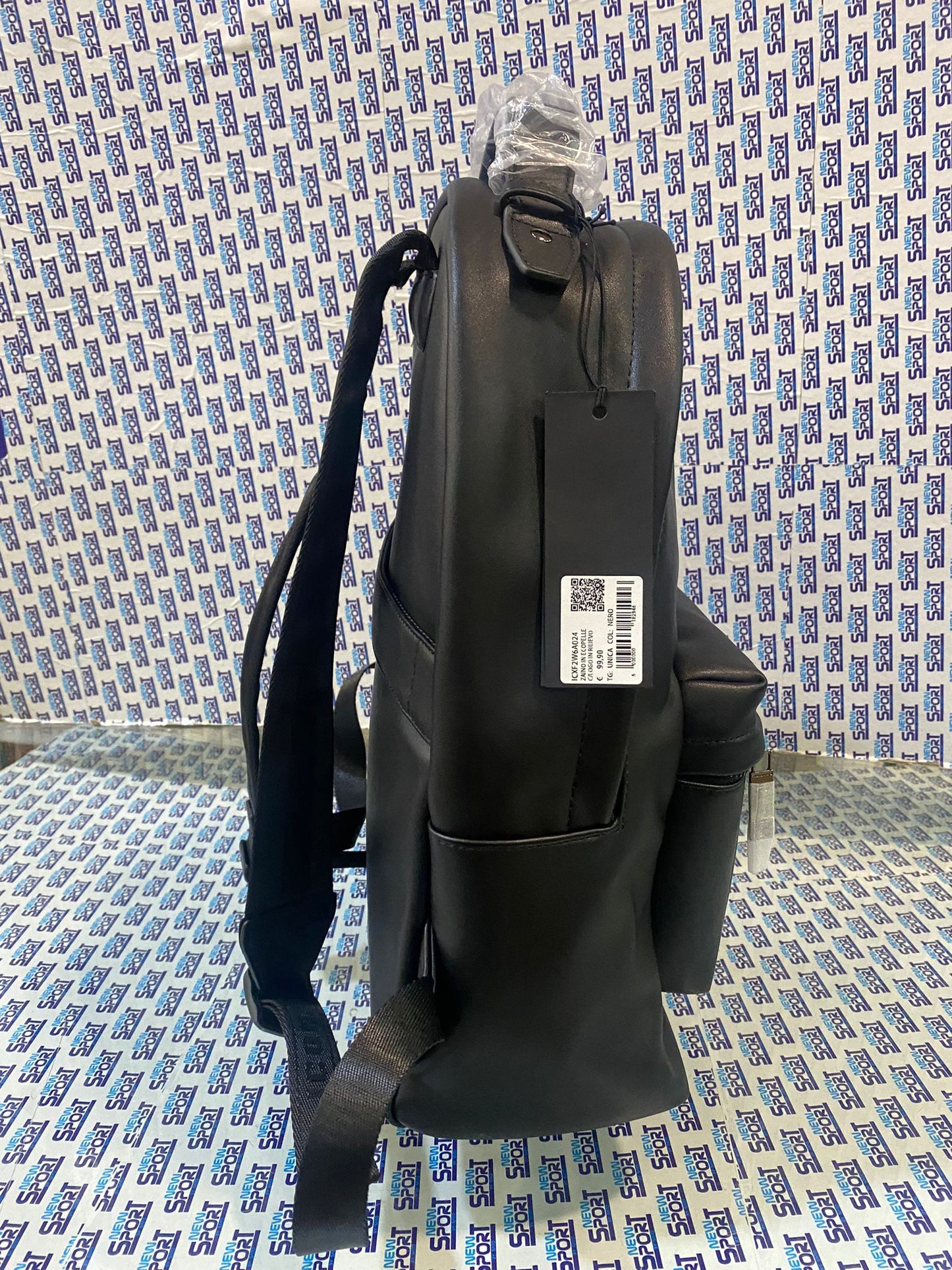 ZAINO IN ECOPELLE CON LOGO IN RILIEVO ICON