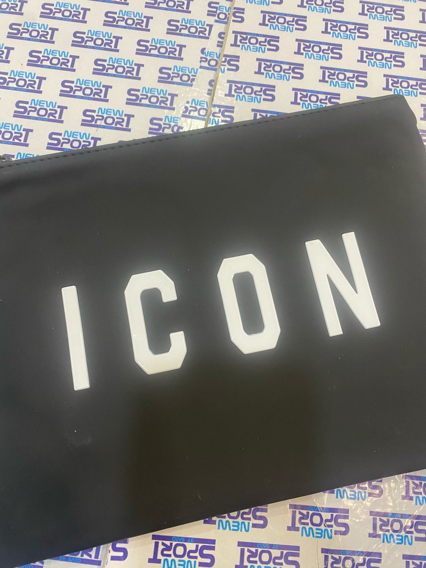 POCHETTE CON FINITURA ICON