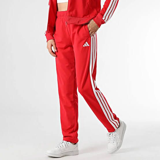 TUTA ADIDAS Track suit Essentials 3-Stripes
JD2684