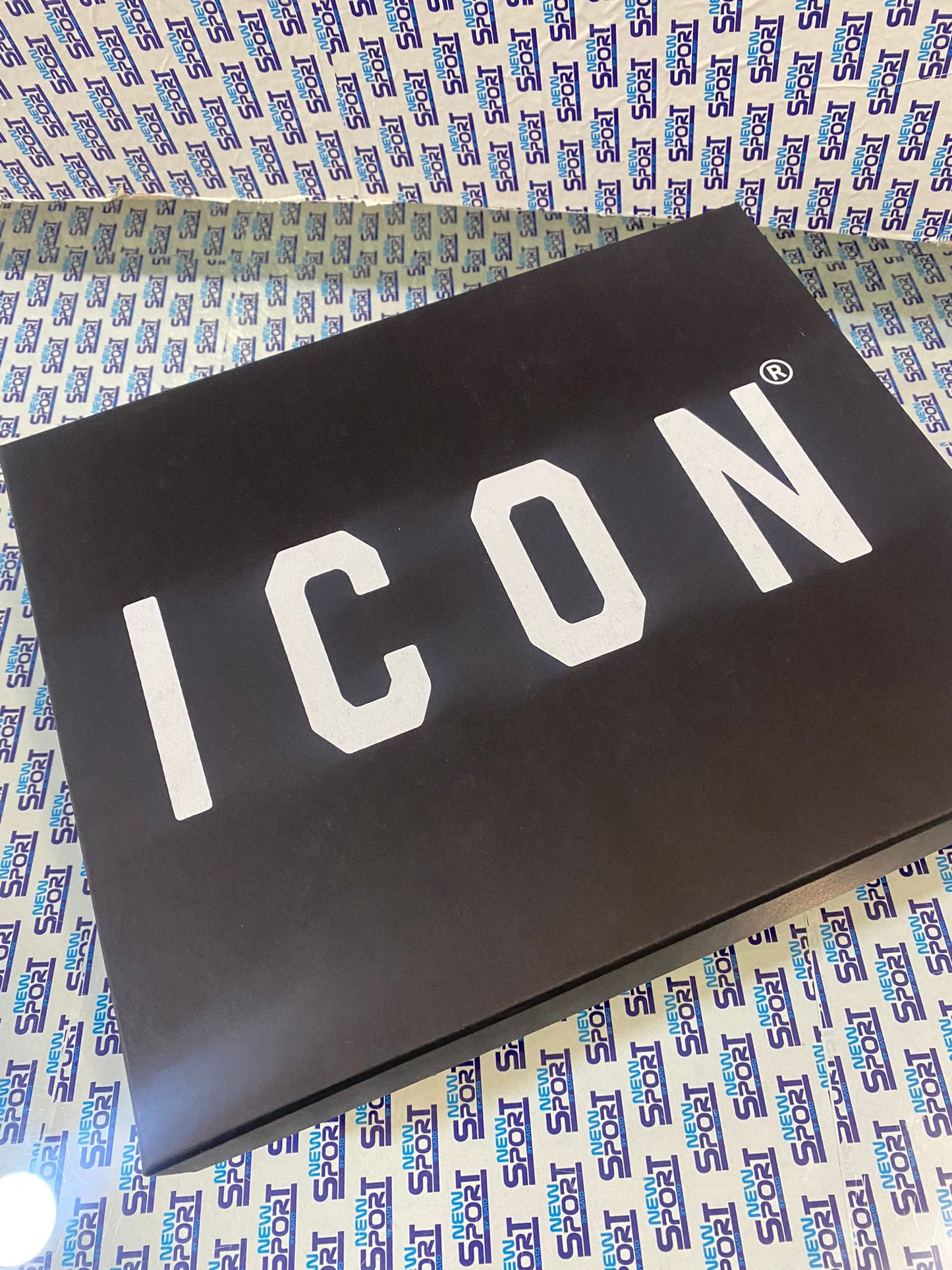 BOX CAPPELLO +SCIARPA CON PATCH ICON