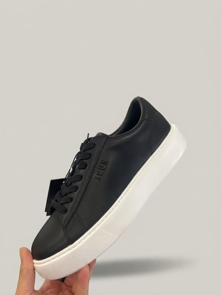 Sneakers Icon da Uomo: Eleganza Casual e Dettagli Iconici