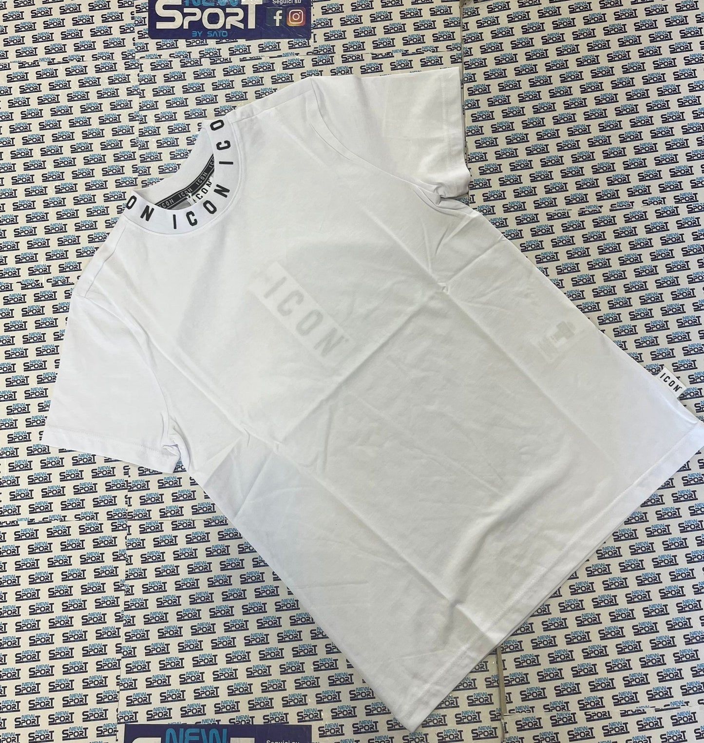 T-SHIRT ICON CON LOGO RIPETUTO SUL COLLO
