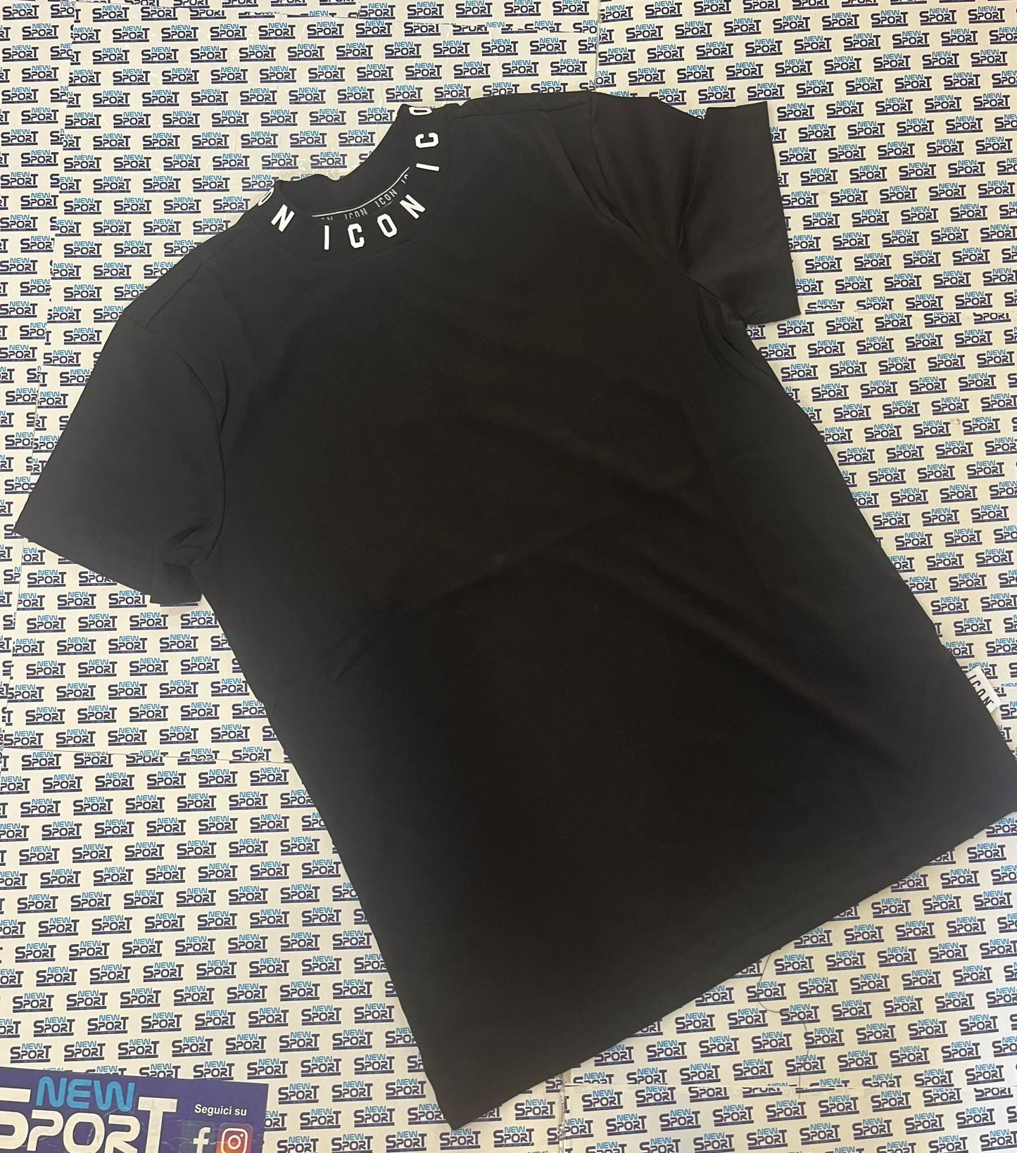 T-SHIRT ICON CON LOGO RIPETUTO SUL COLLO