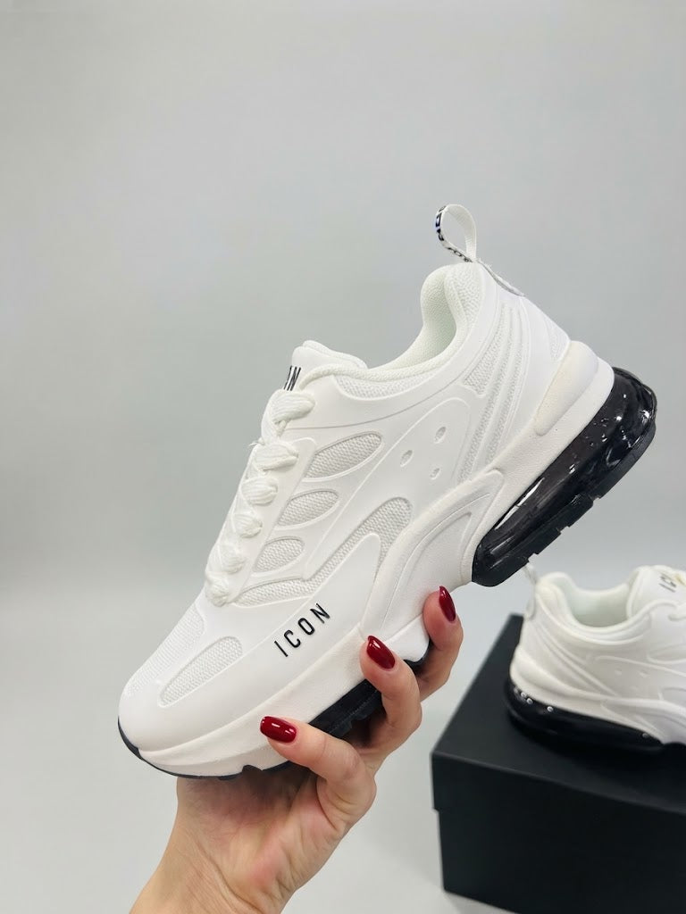 Sneakers Chunky "ICON" da Uomo in Total White con Dettagli Neri e Suola Trasparente
IC06166SU
