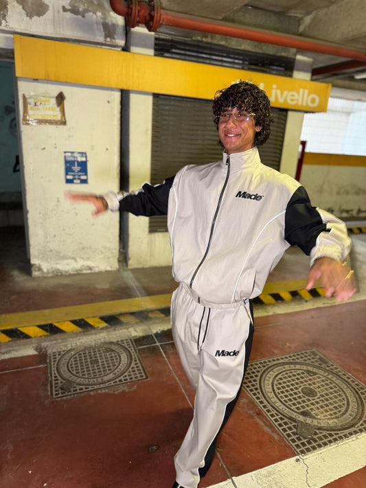 TUTA COMPLETA 
MADE FROM NOTHING