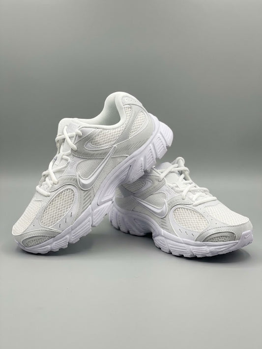 SCARPA NIKE V5 RNR 
HJ5228/101